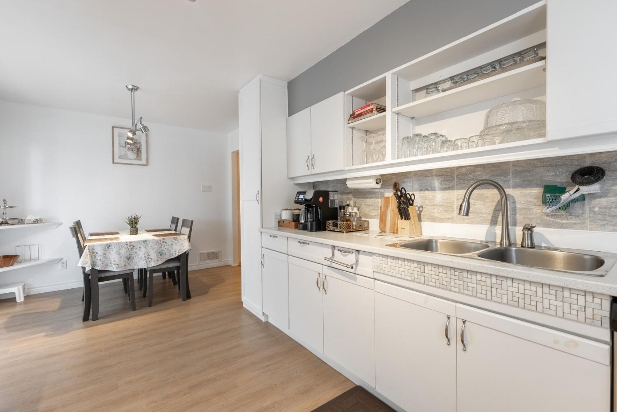 Comfortable Spacious House With Parking Brossard Exterior photo