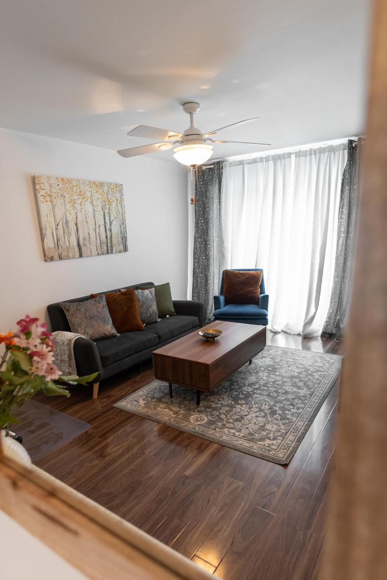Comfortable Spacious House With Parking Brossard Exterior photo