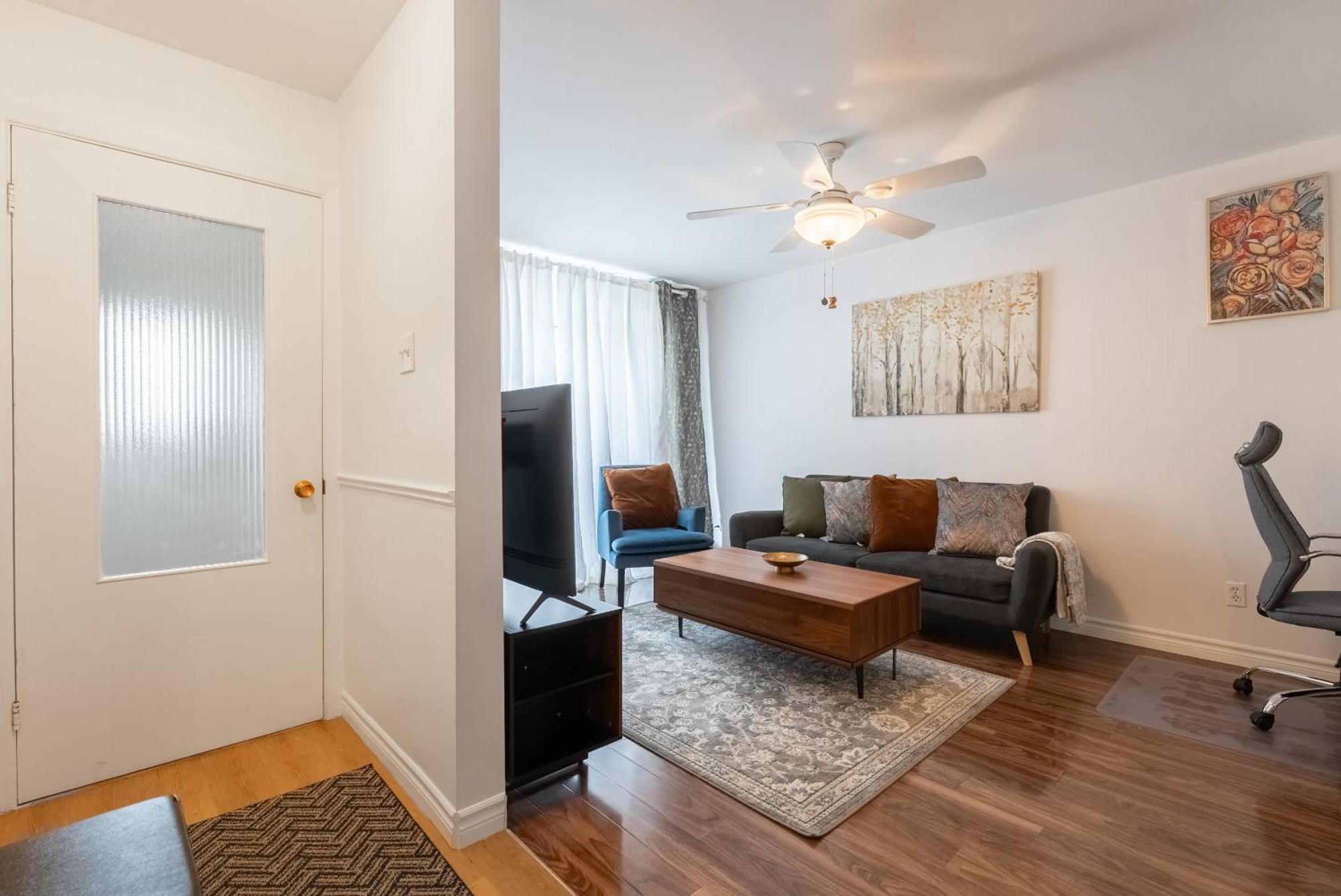 Comfortable Spacious House With Parking Brossard Exterior photo