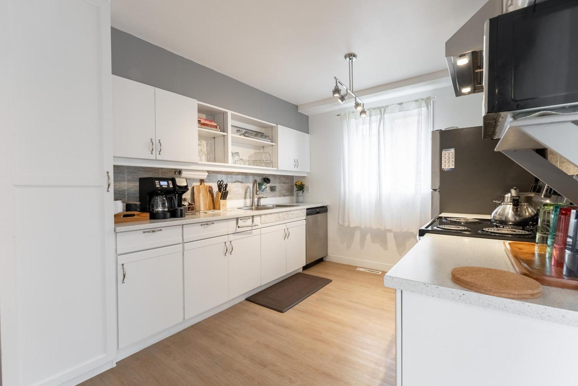 Comfortable Spacious House With Parking Brossard Exterior photo