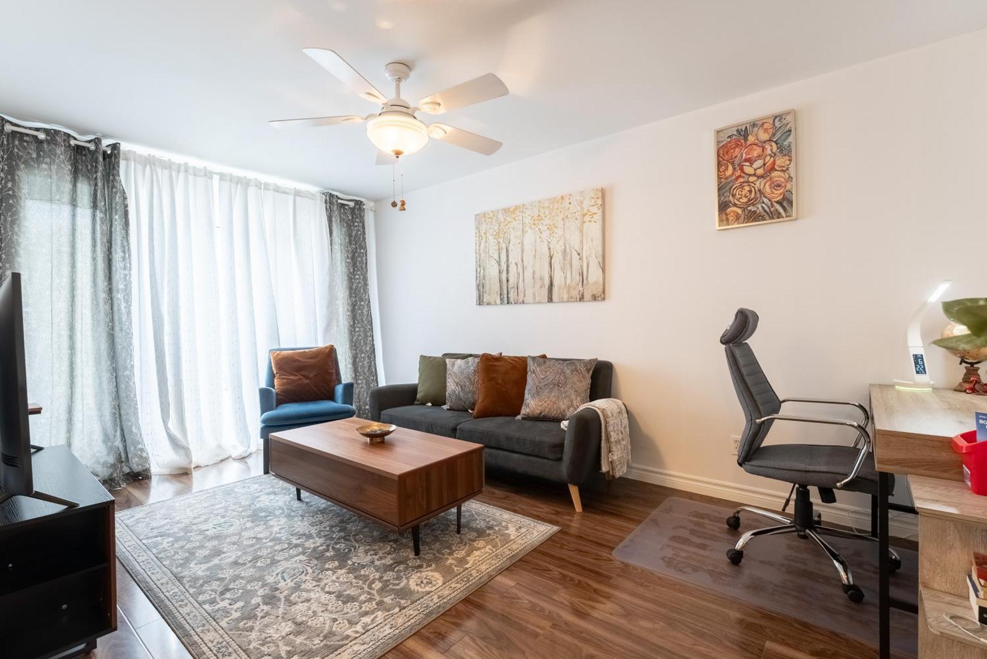 Comfortable Spacious House With Parking Brossard Exterior photo