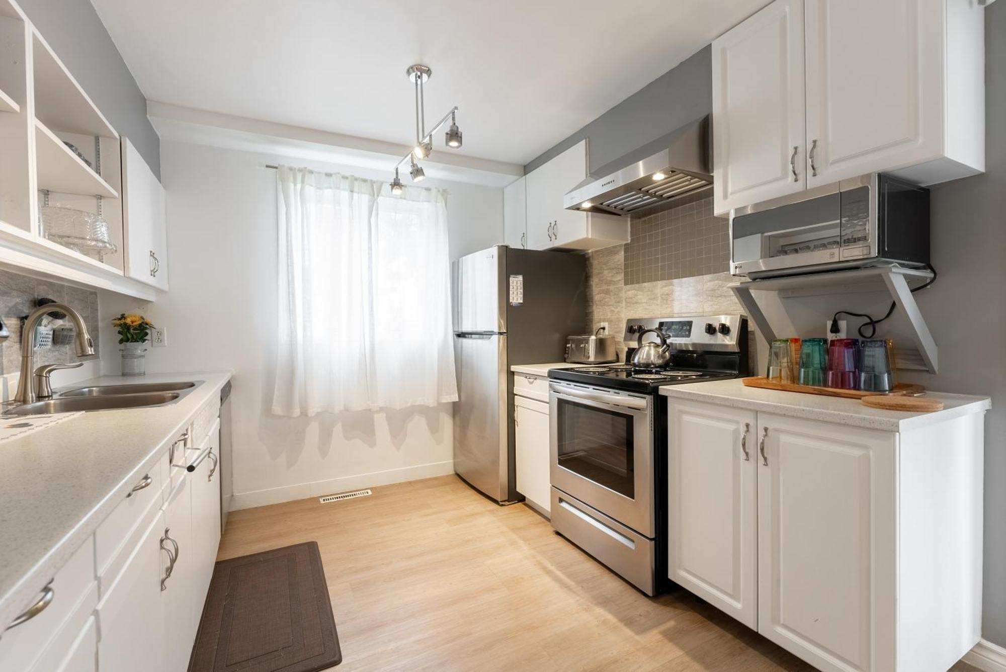 Comfortable Spacious House With Parking Brossard Exterior photo