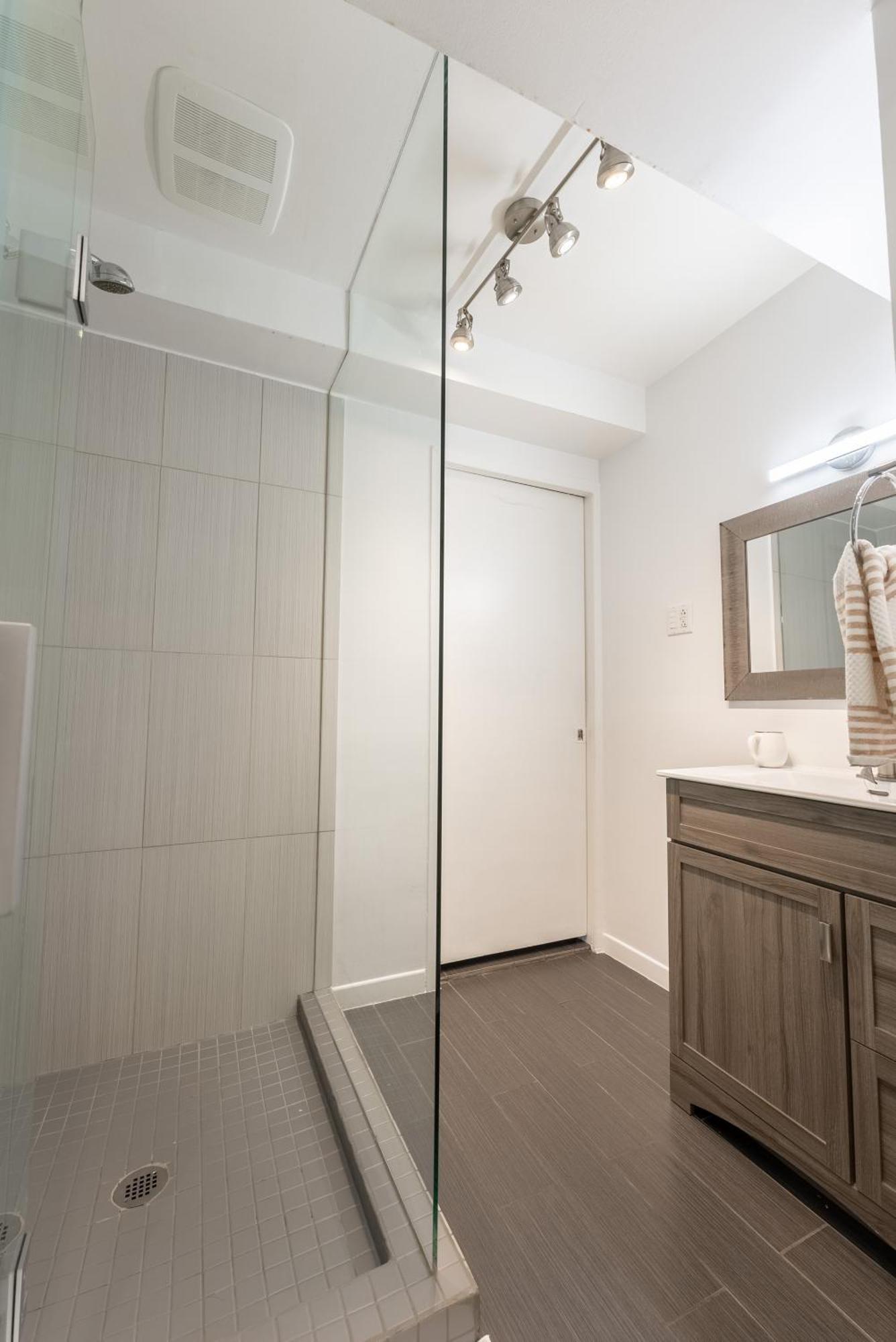 Comfortable Spacious House With Parking Brossard Exterior photo