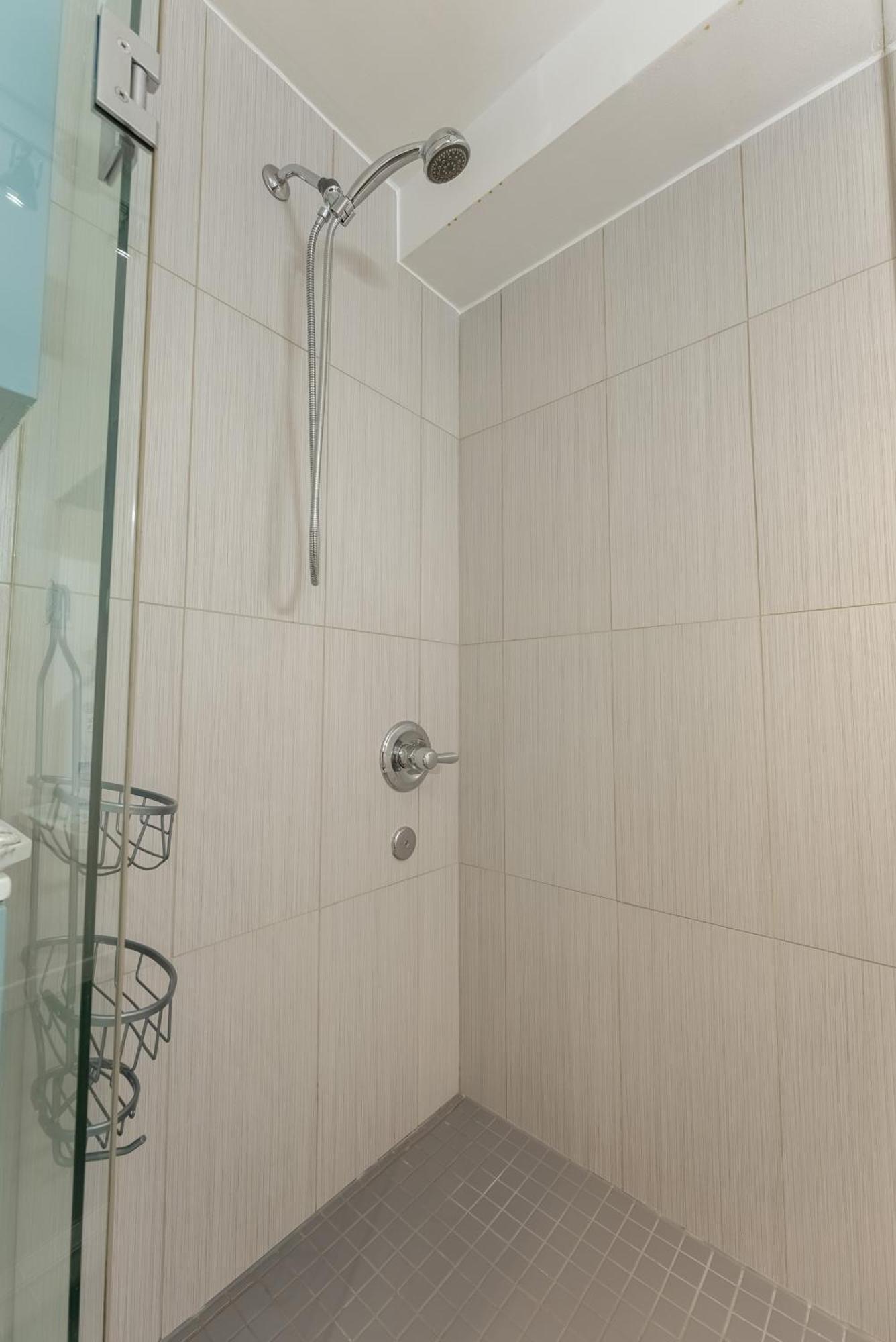 Comfortable Spacious House With Parking Brossard Exterior photo