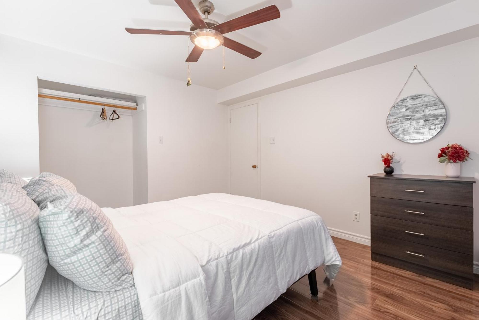 Comfortable Spacious House With Parking Brossard Exterior photo