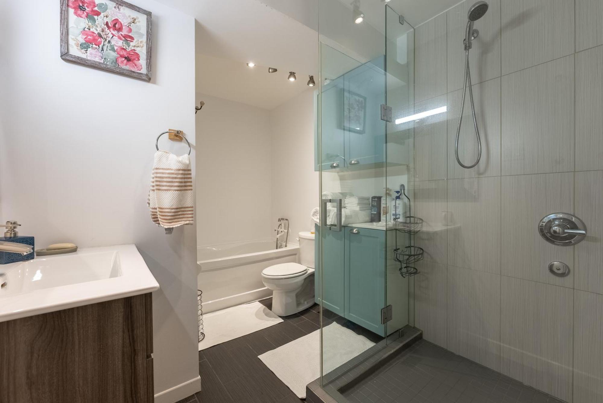 Comfortable Spacious House With Parking Brossard Exterior photo