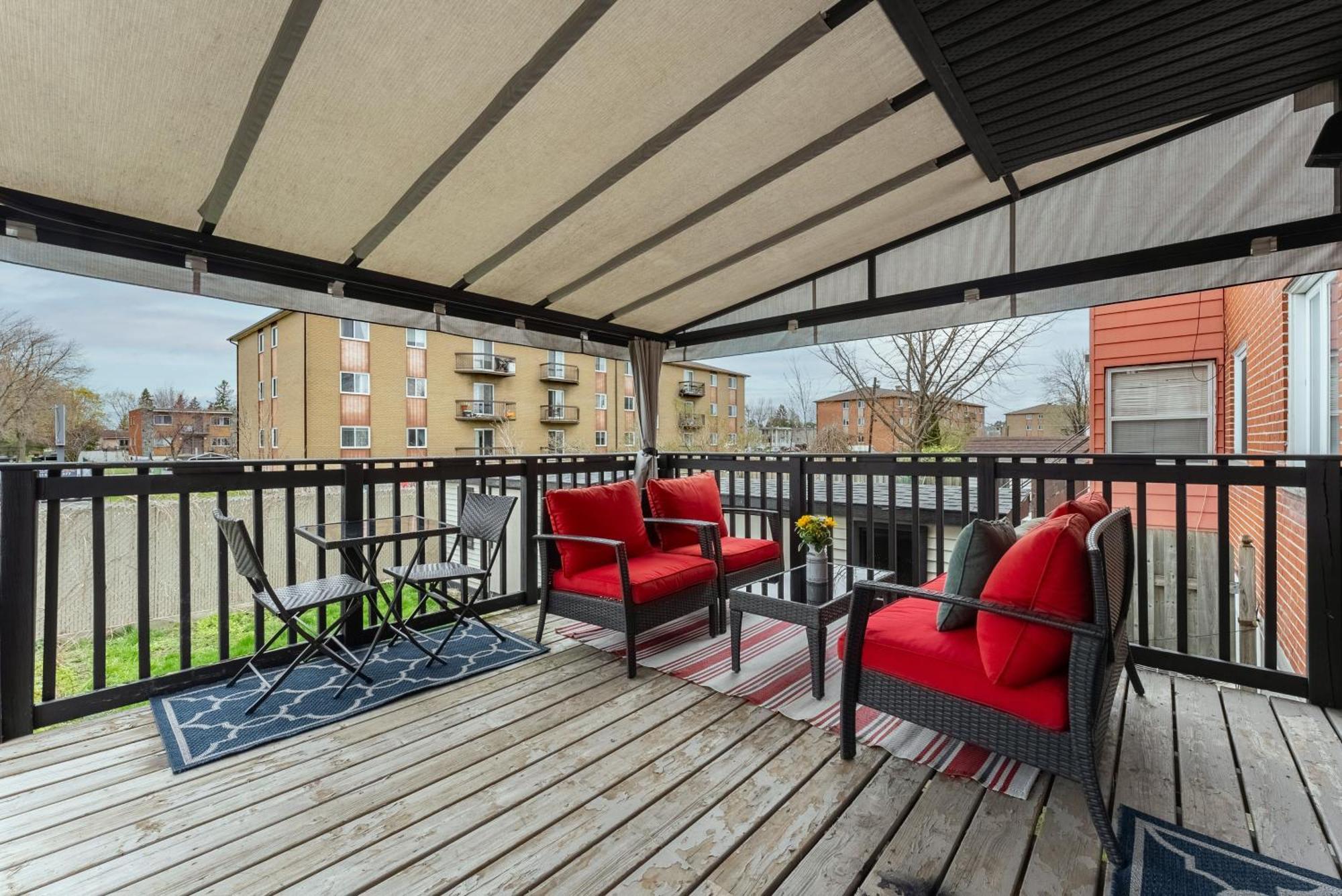 Comfortable Spacious House With Parking Brossard Exterior photo