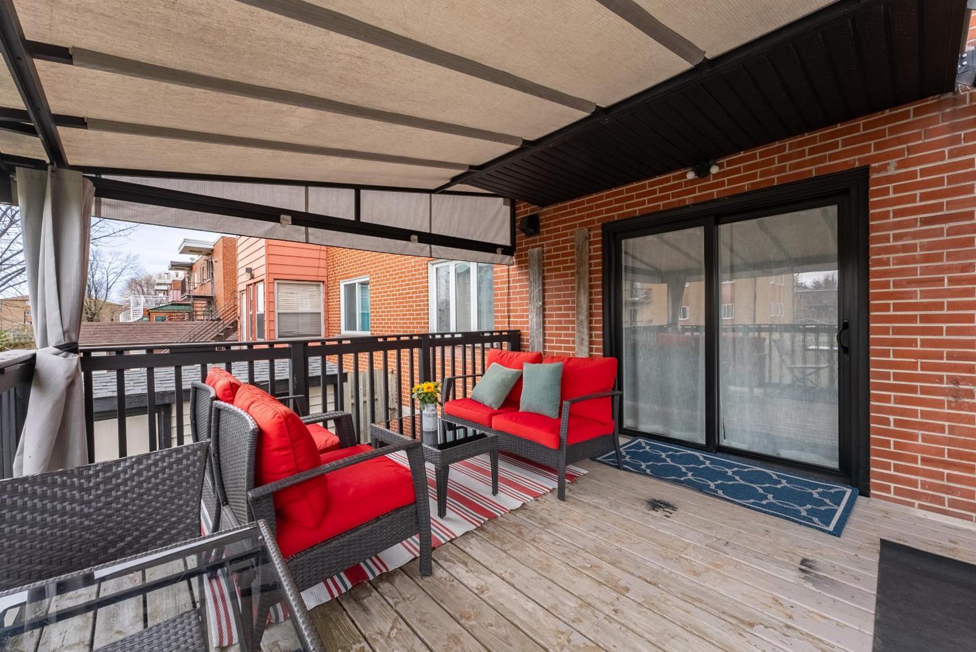 Comfortable Spacious House With Parking Brossard Exterior photo